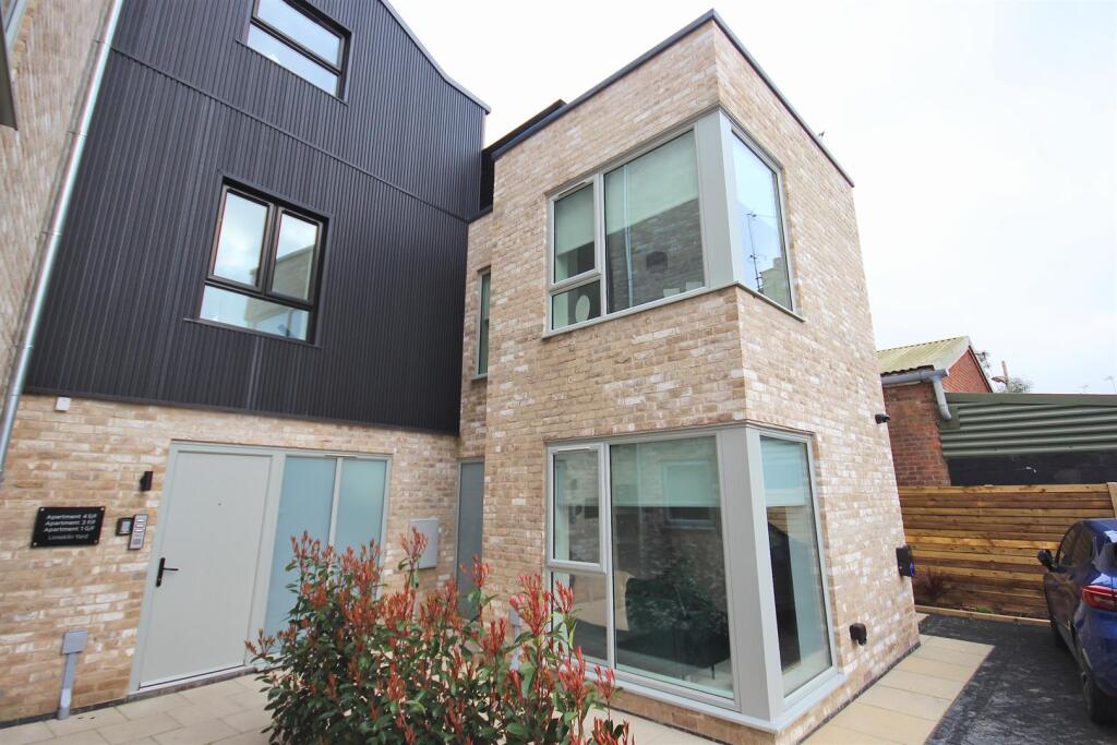 Plot 4 The Hideaway (7).jpg