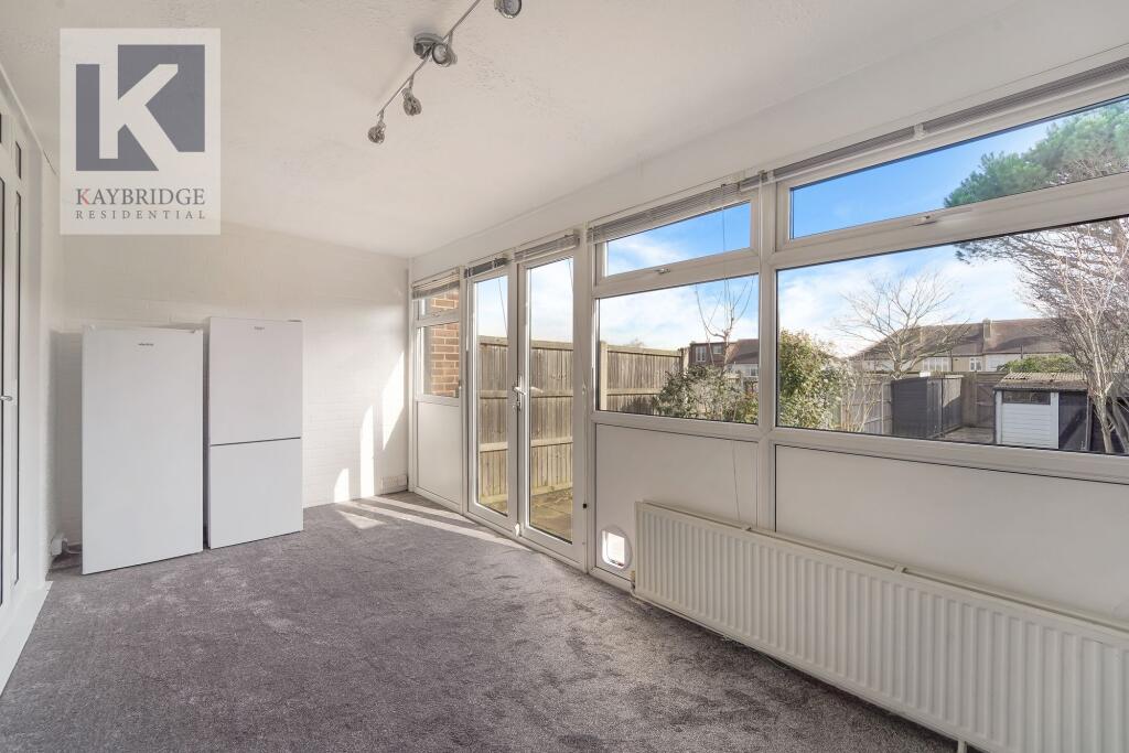 Stoneleigh Avenue, Worcester Park - KT4 8XY