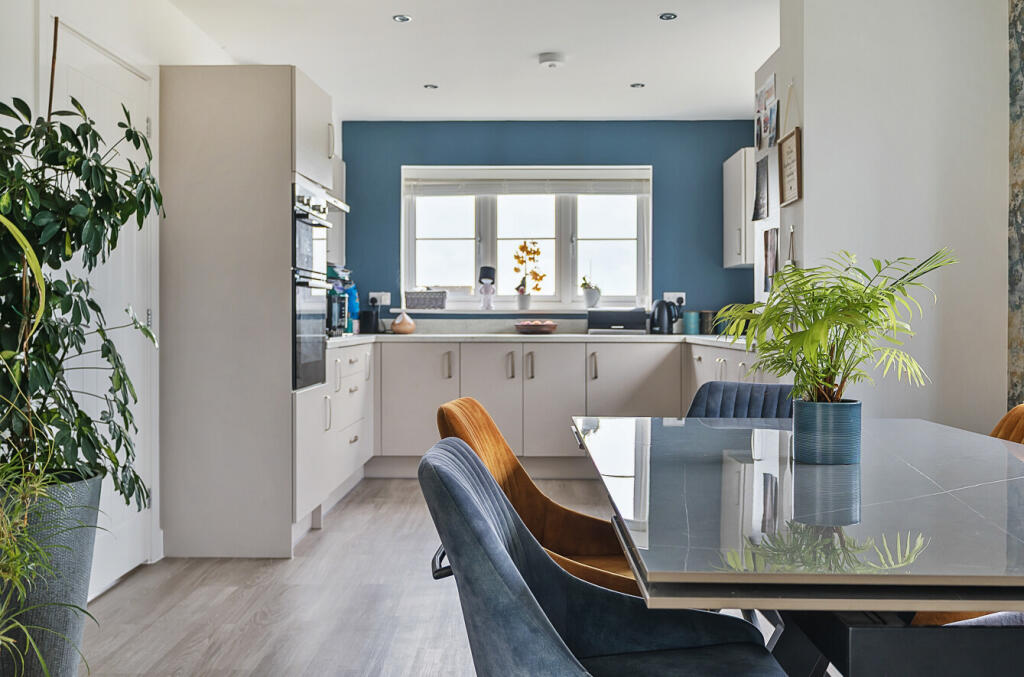 1328161-15-687e5b...