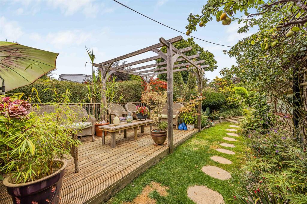 59 Woodfield Avenue, Drayton-Small-PorticoMarketin