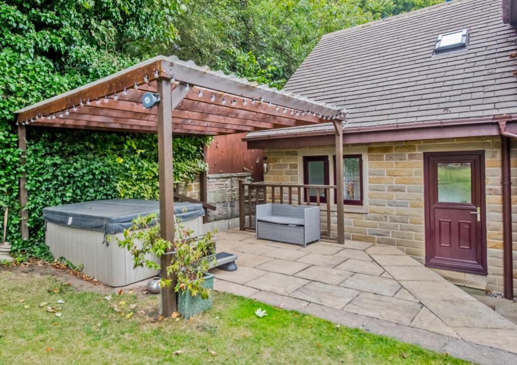 Patio &amp; Hot Tub