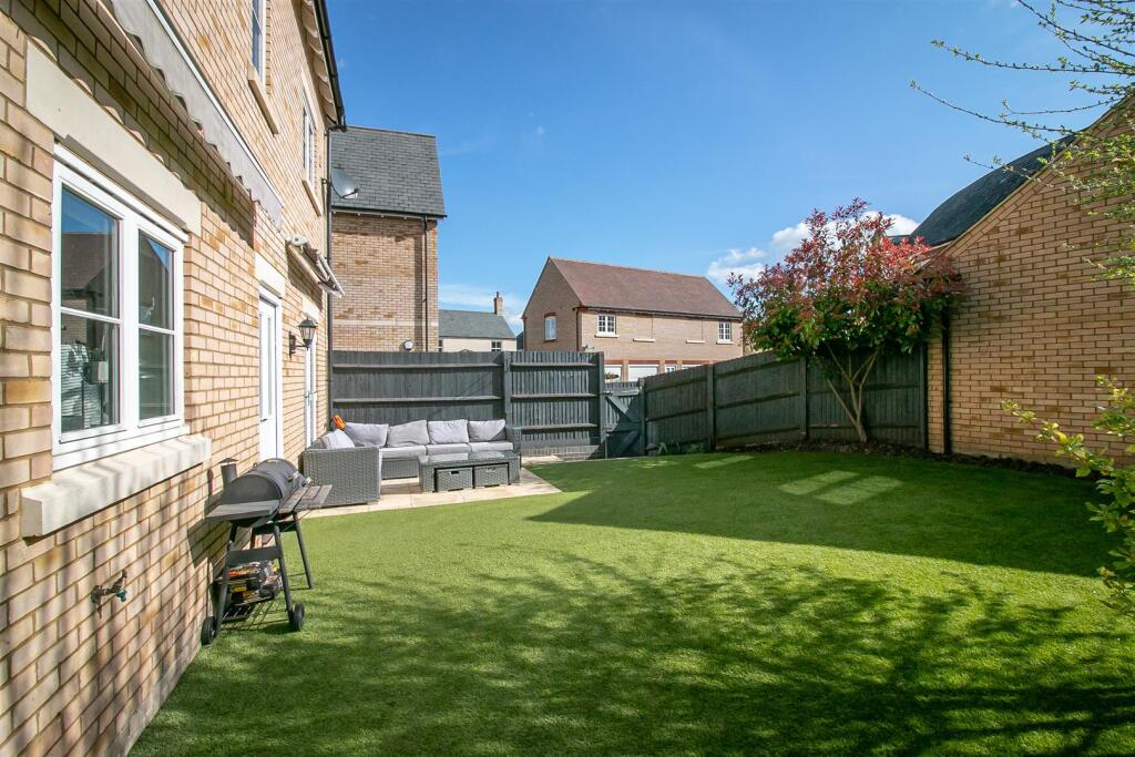 5 Burton Close_Externals-5.jpg