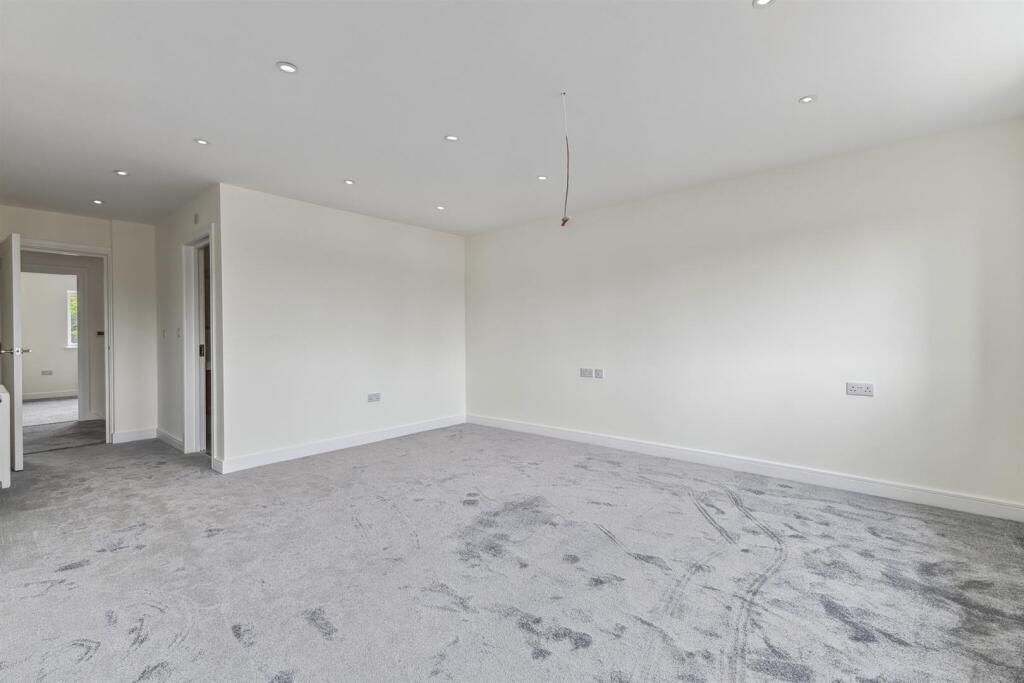 93575_Plot 2 The Squirells North St(14)_low.jpg