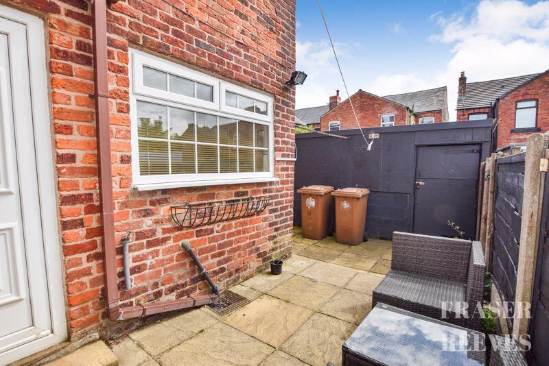 Courtyard &amp; Outbuilding
