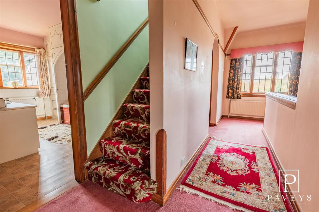 FIRST FLOOR LANDING