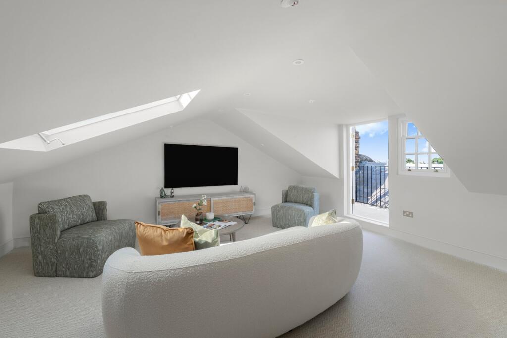 Reception/Bedroom