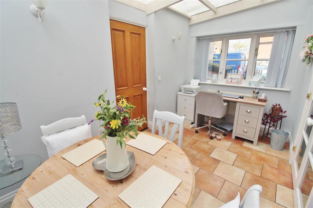 GARDEN ROOM / DINING