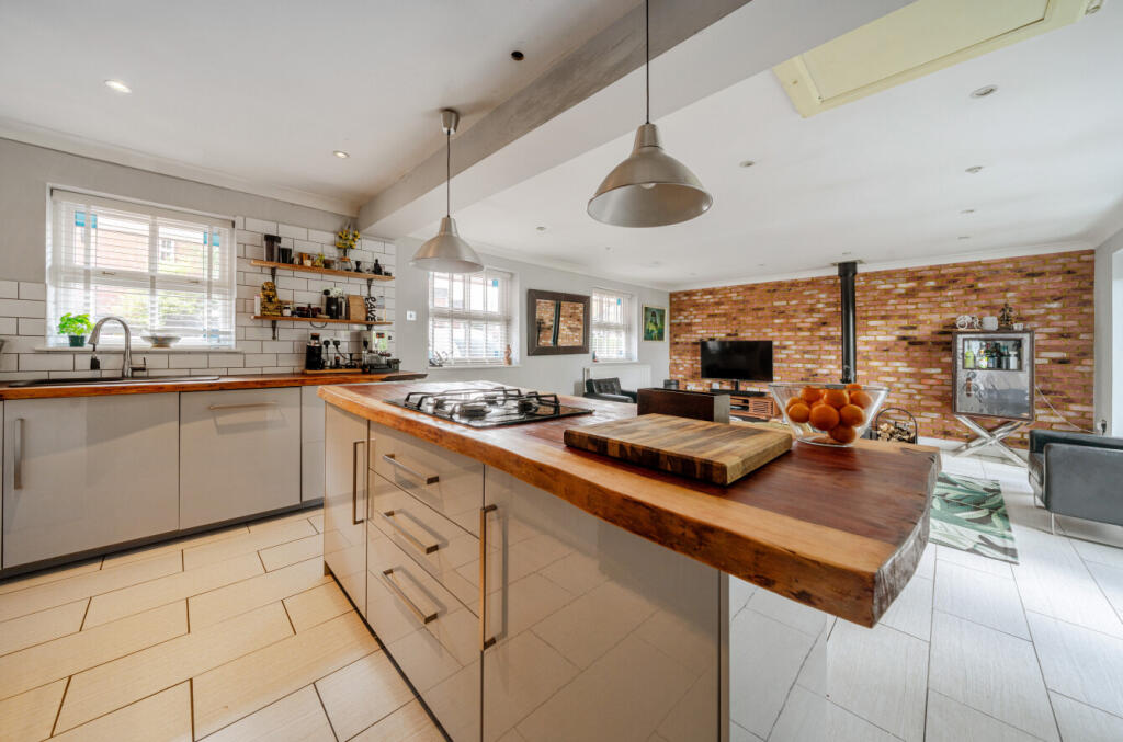 1313894-16-685ad0...