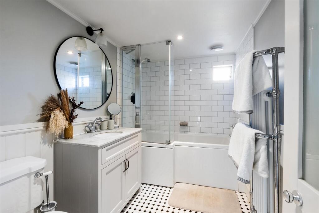 Family Bathroom.jpg