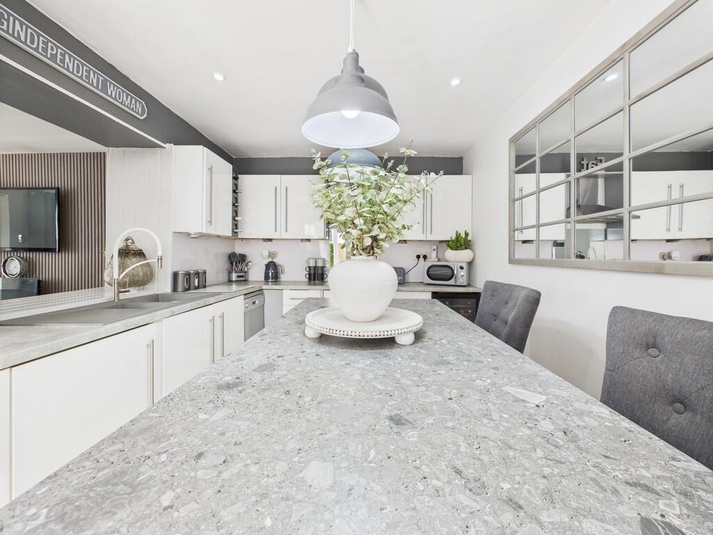 CAM03974G0-PR0191...