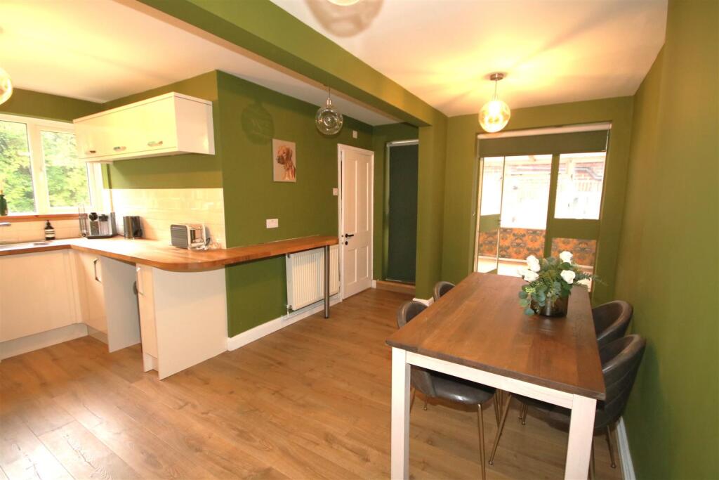 Dining Area a.JPG
