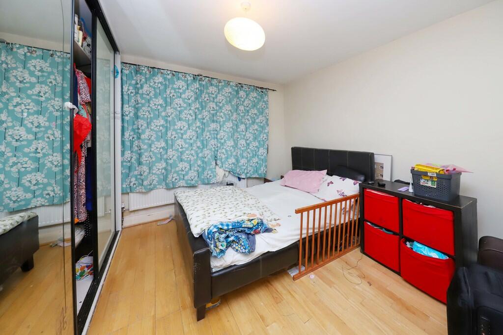 11 Valley Close (...
