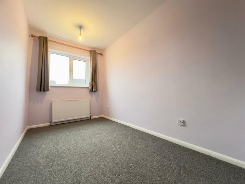 USE bedroom 2 (2).jpg