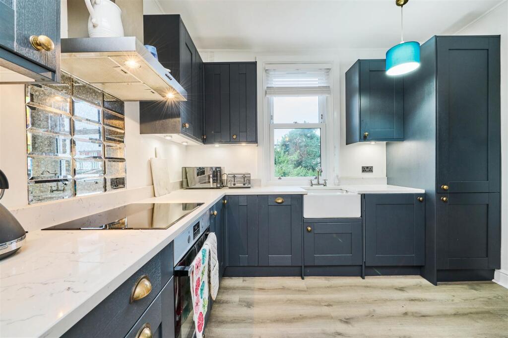 James_Anderson_-_Lower_Richmond_Road_London__SW14_