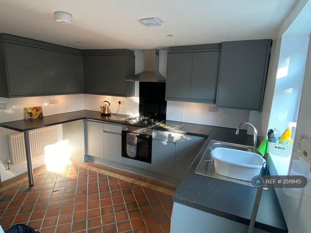 a Large Bright Space To Cook, Next To Patio