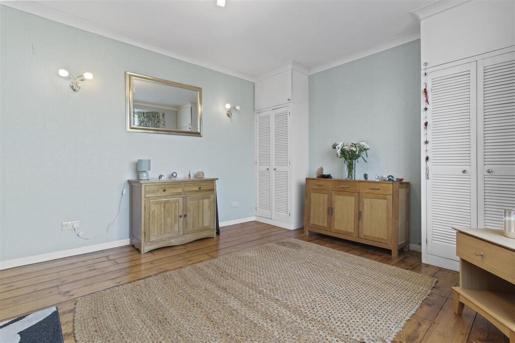 Reception Room/Bedroom