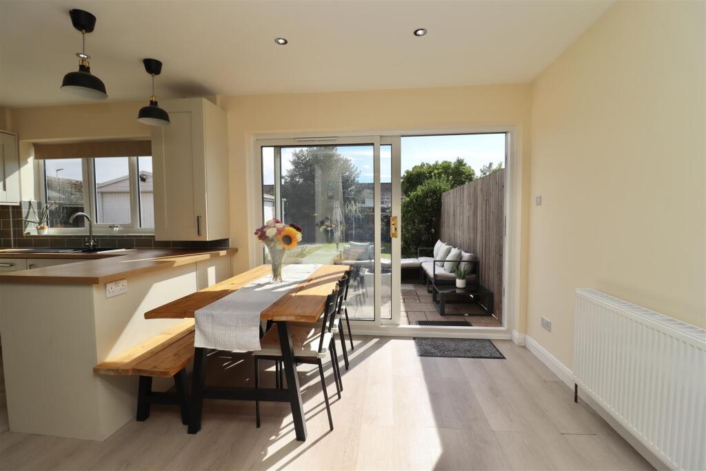 DINING/KITCHEN