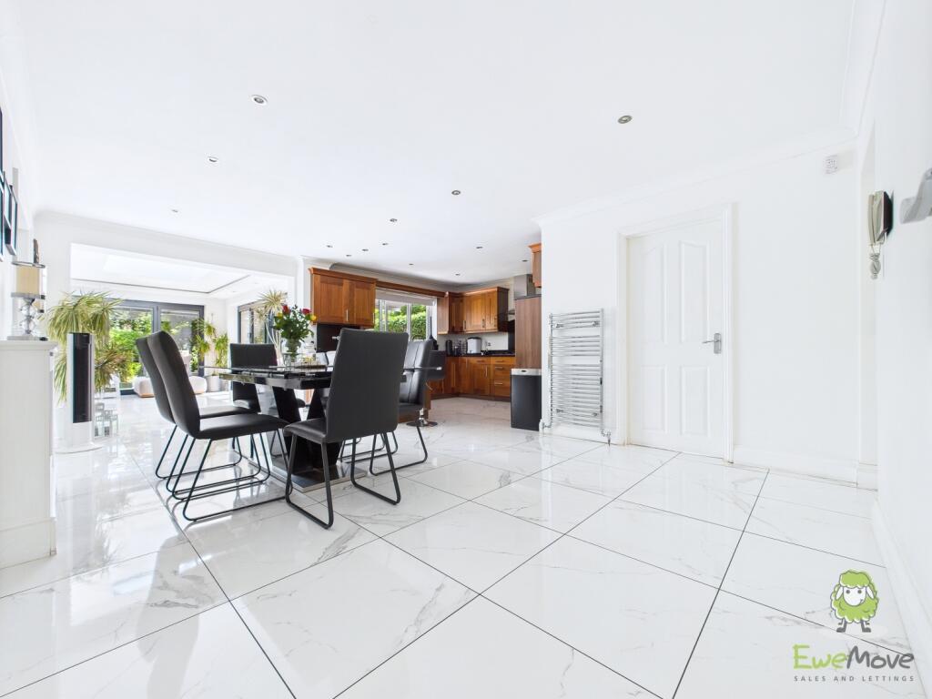 CAM01543G0-PR0141-STILL039