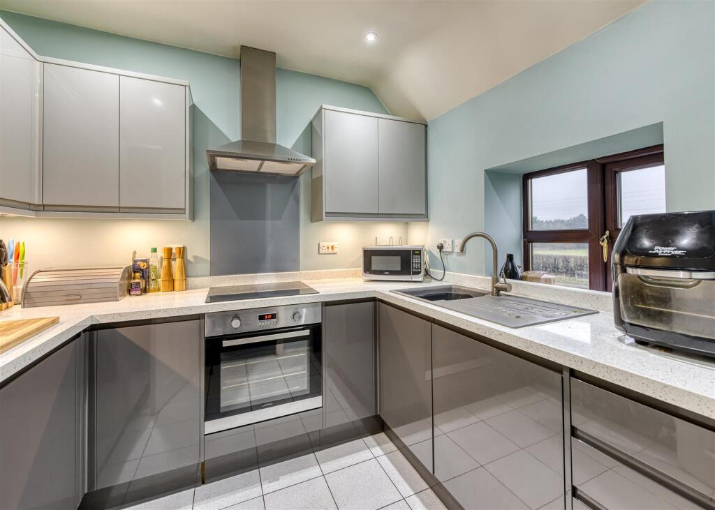Hammerton House-kitchen3.jpg
