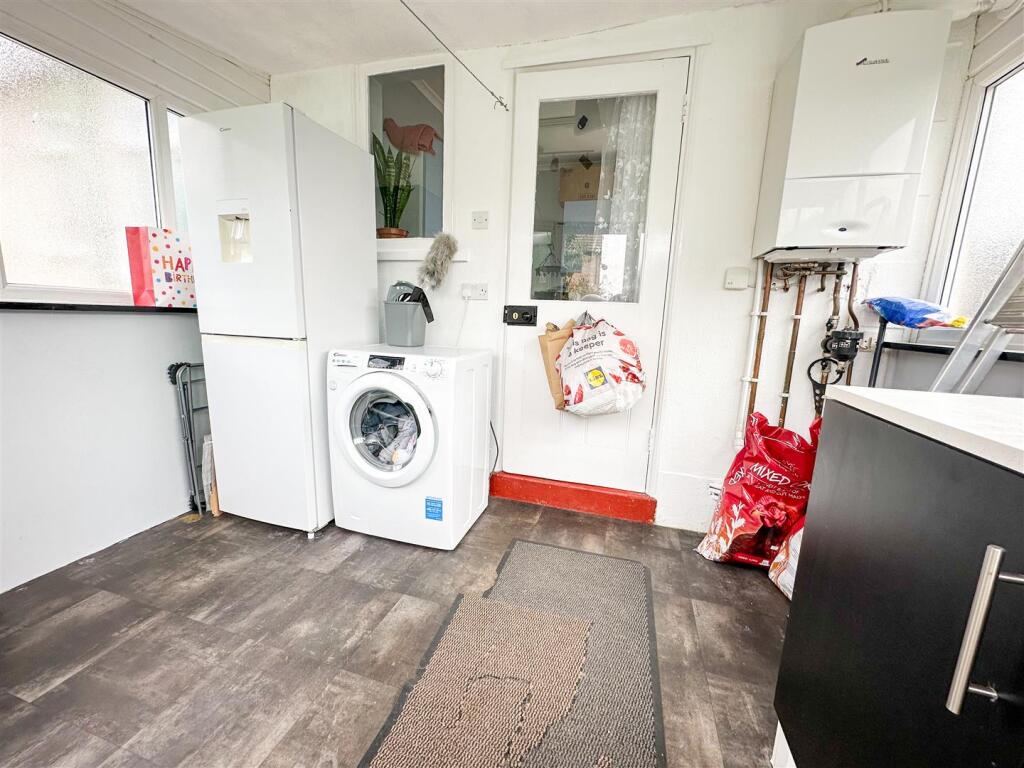 SUN LOUNGE/UTILITY ROOM