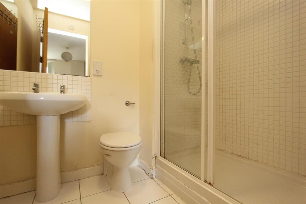 ensuite.JPG