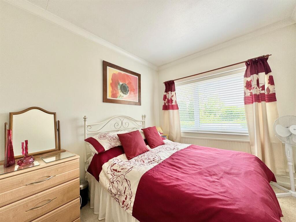 Bed 2.jpg