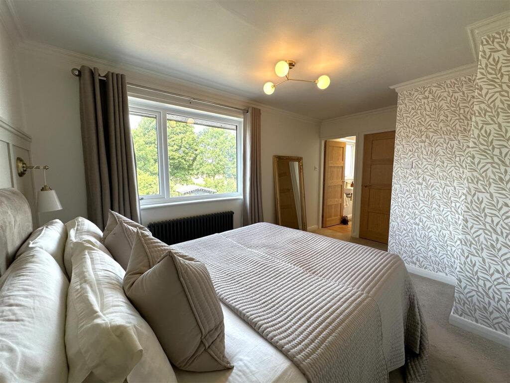 Bedroom One Into En-Suite 062