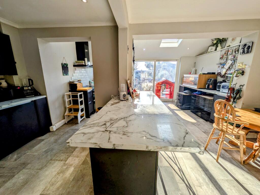 Kitchen, Breakfast &amp; Dining
