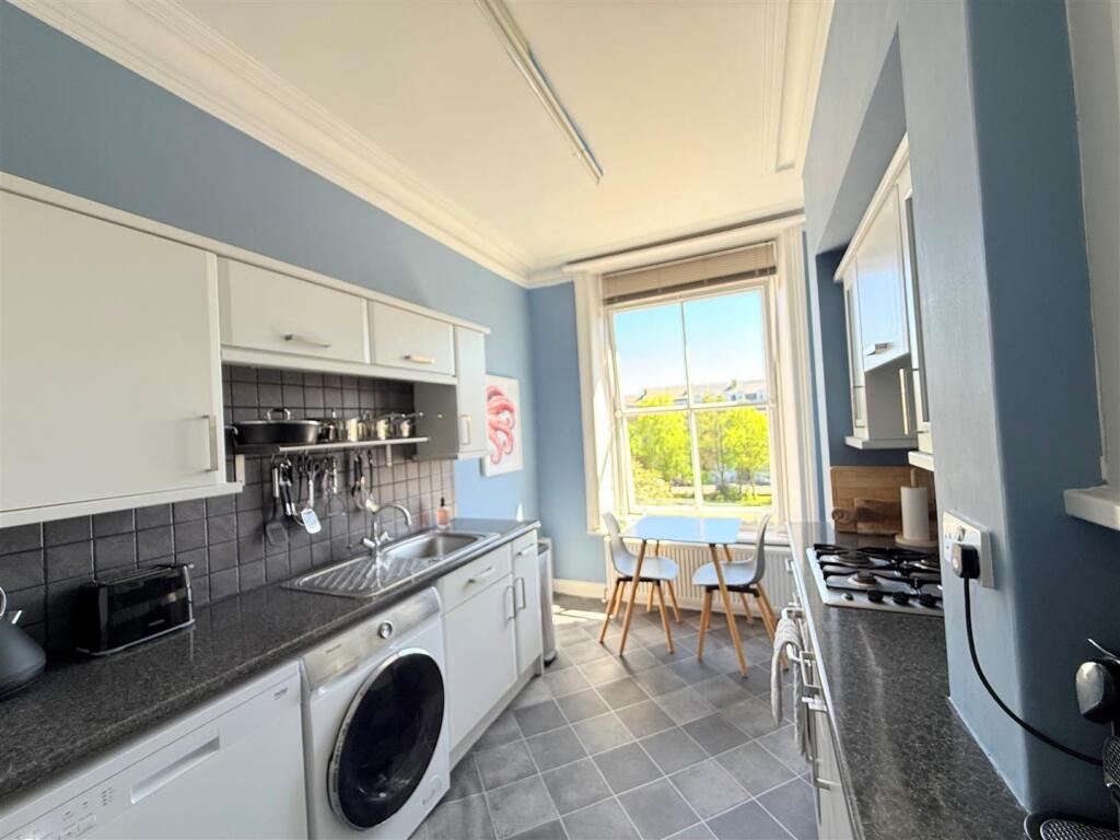 kitchen 1.jpg