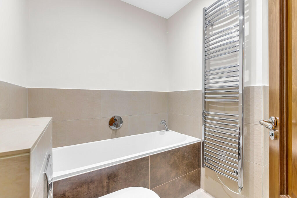 Cobham flat B-9