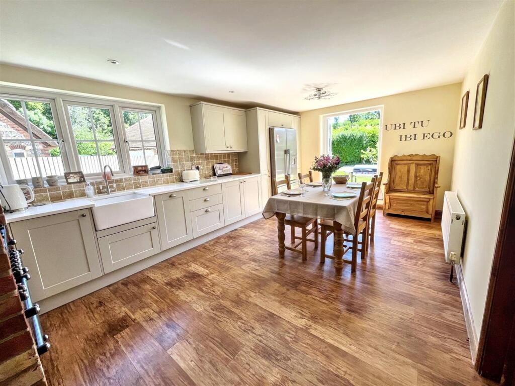 Kitchen breakfast room