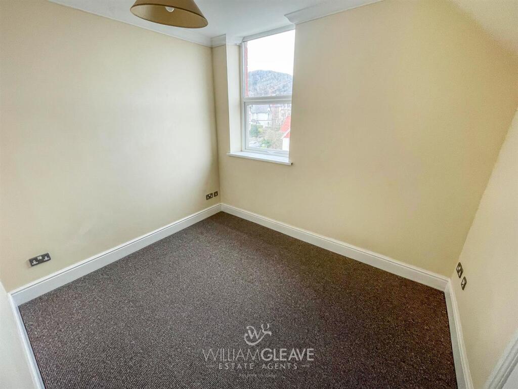 bedroom an.jpg