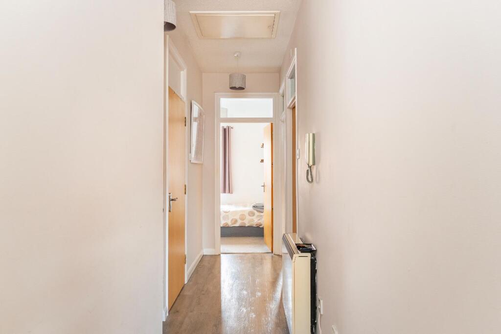 0G6CRE - Hallway C.jpg