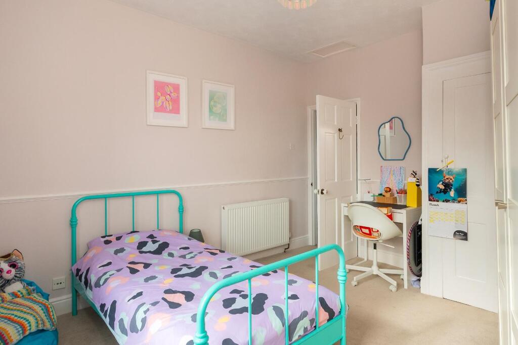 4M1RKE - Bedroom A.jpg