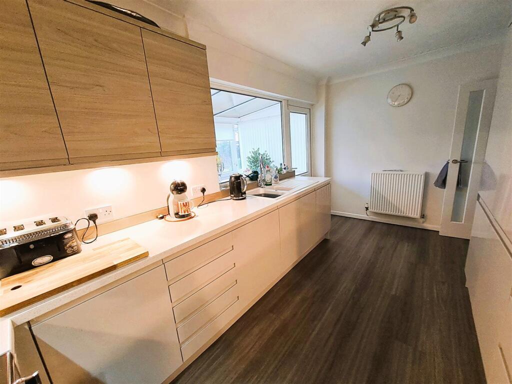 Re Fitted Kitchen