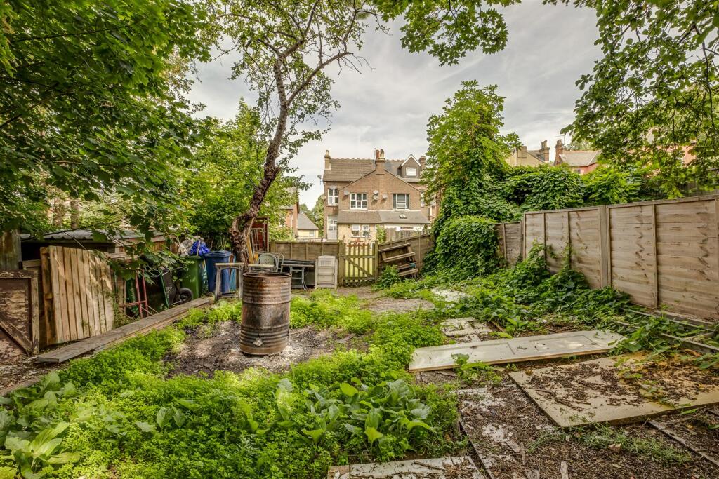 22 Priory Road, HP13 6SL-12.jpg
