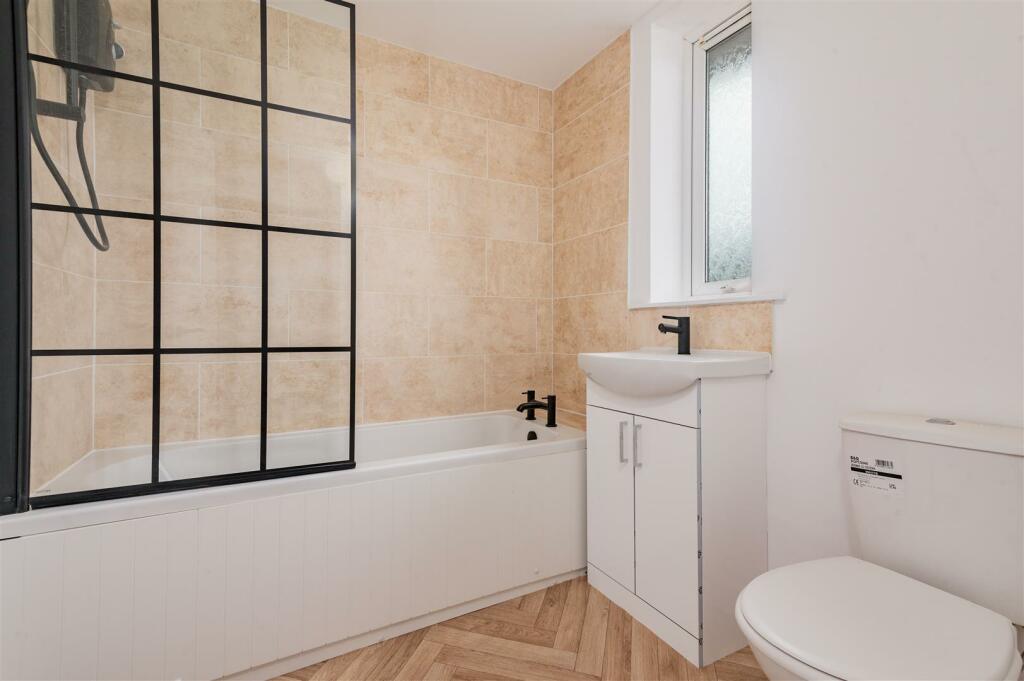 21 Forres Crescent Dundee-10.JPG