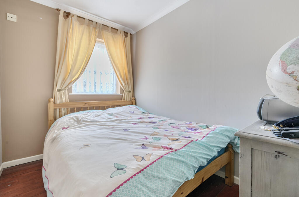 1316843-4-685d323...