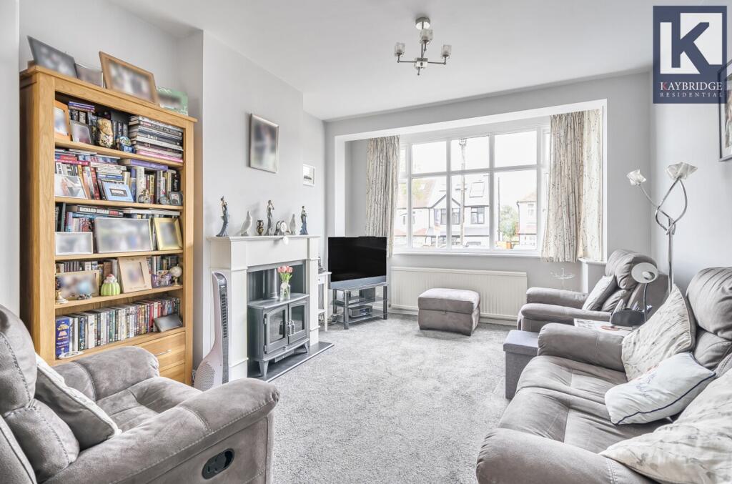 Worcester Park - KT4 8XZ