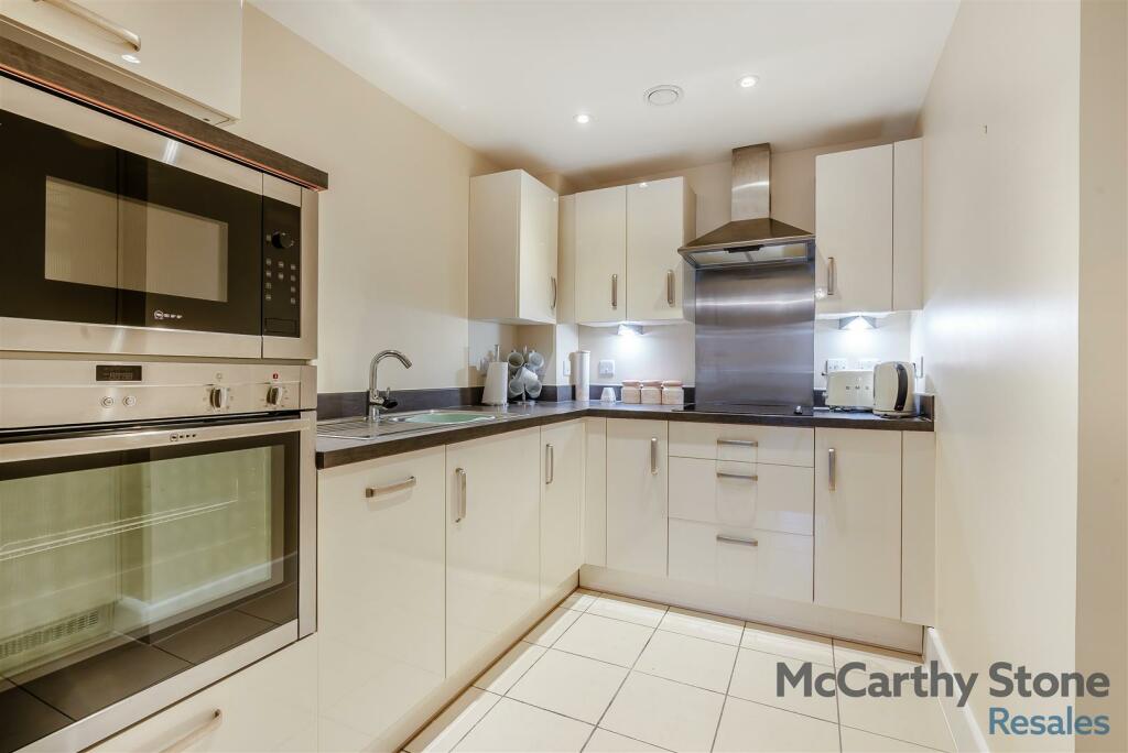 8630798-interior02.jpg