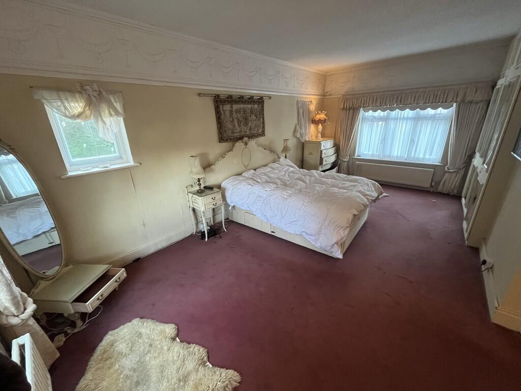 oval_24_t20251224...