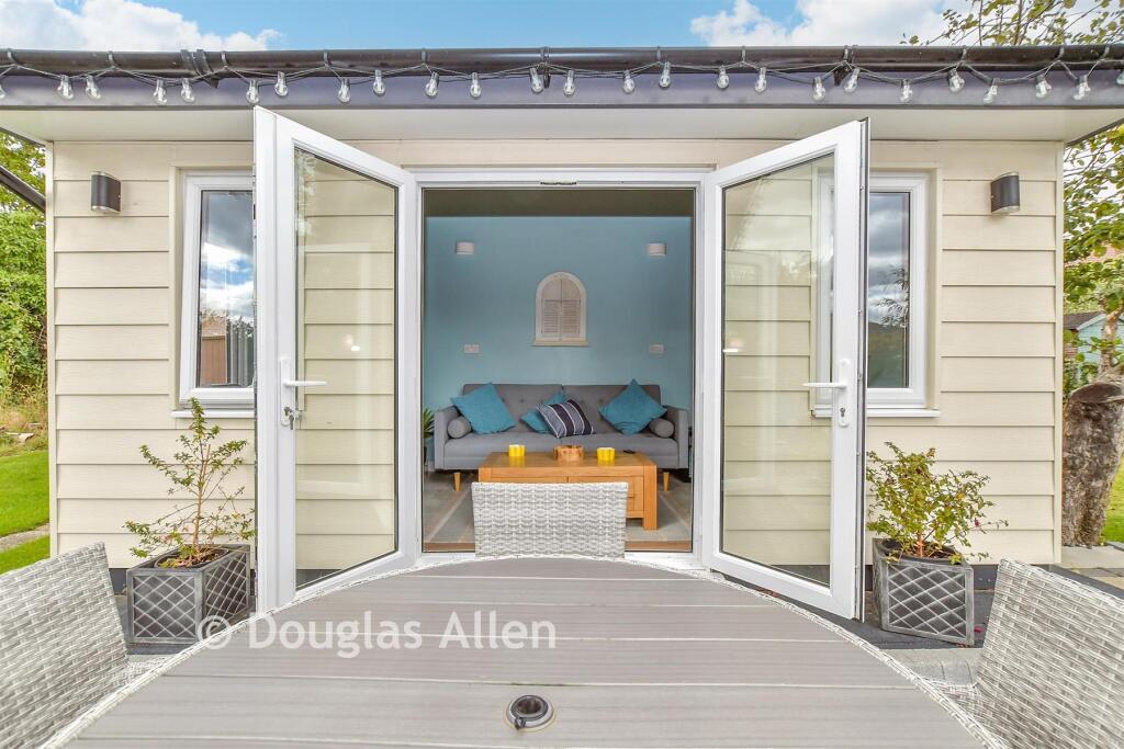 External Lifestyle Photograph