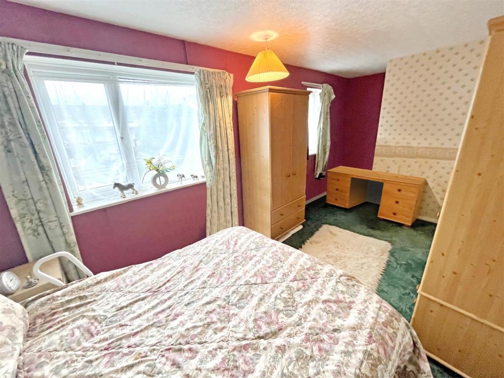 Bedroom 1 Aspect 2.jpg