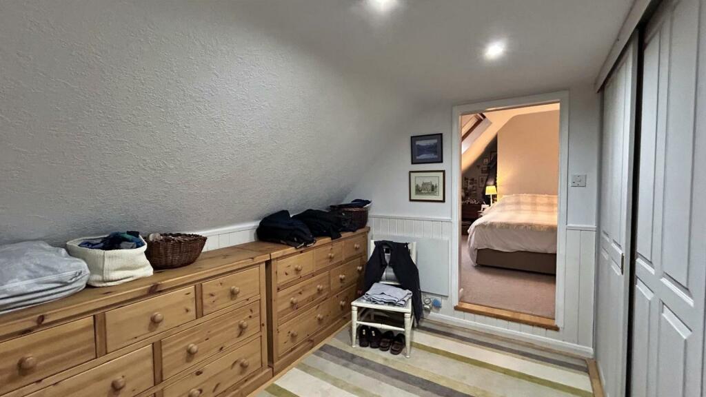 Walk-In Wardrobe.jpg