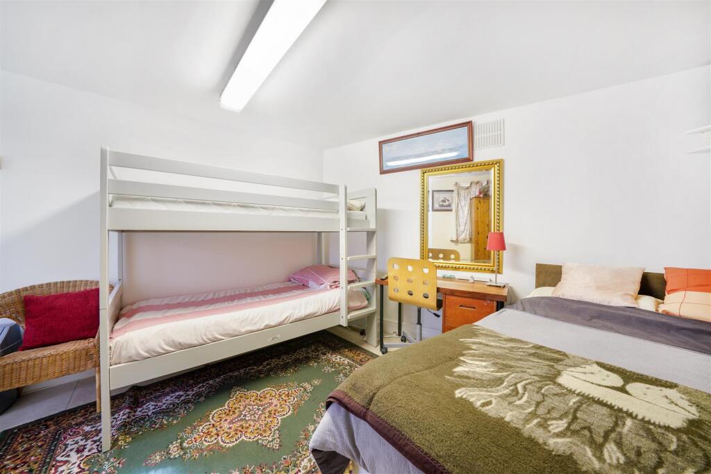 5 Conisborough Crescent - 1QKV6dEjDIikcAzWA0KV.jpg