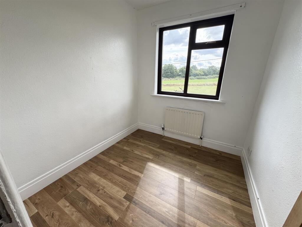 BEDROOM (FRONT)