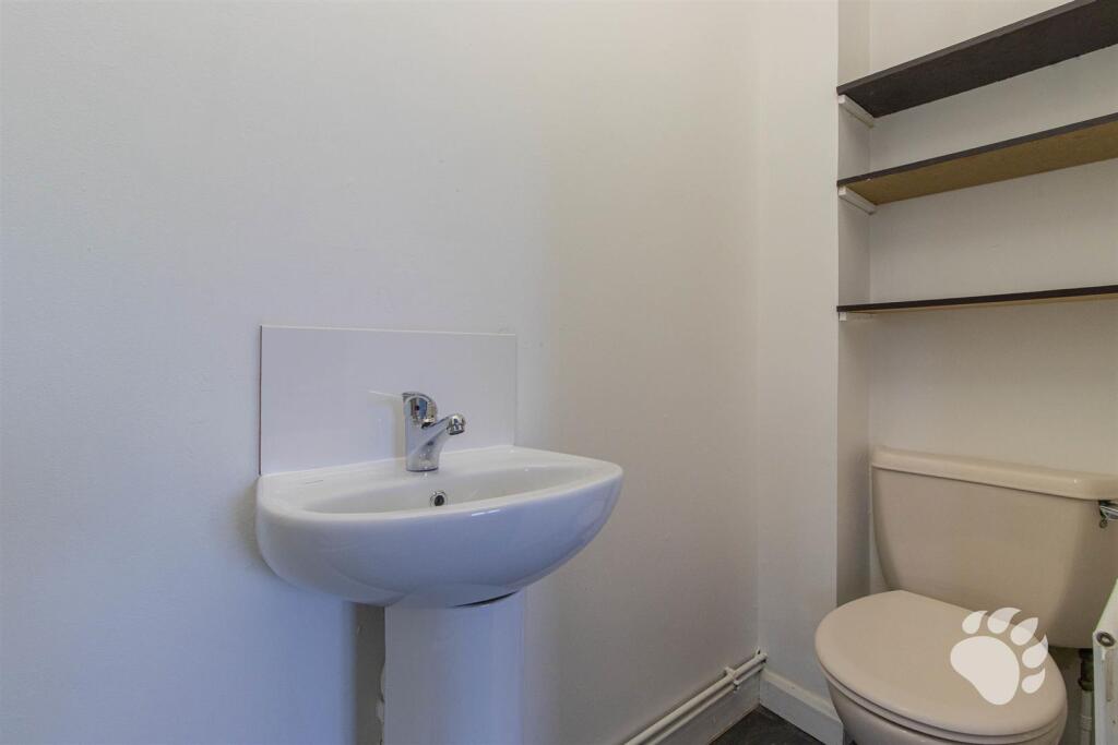 En-Suite to Bedroom 1