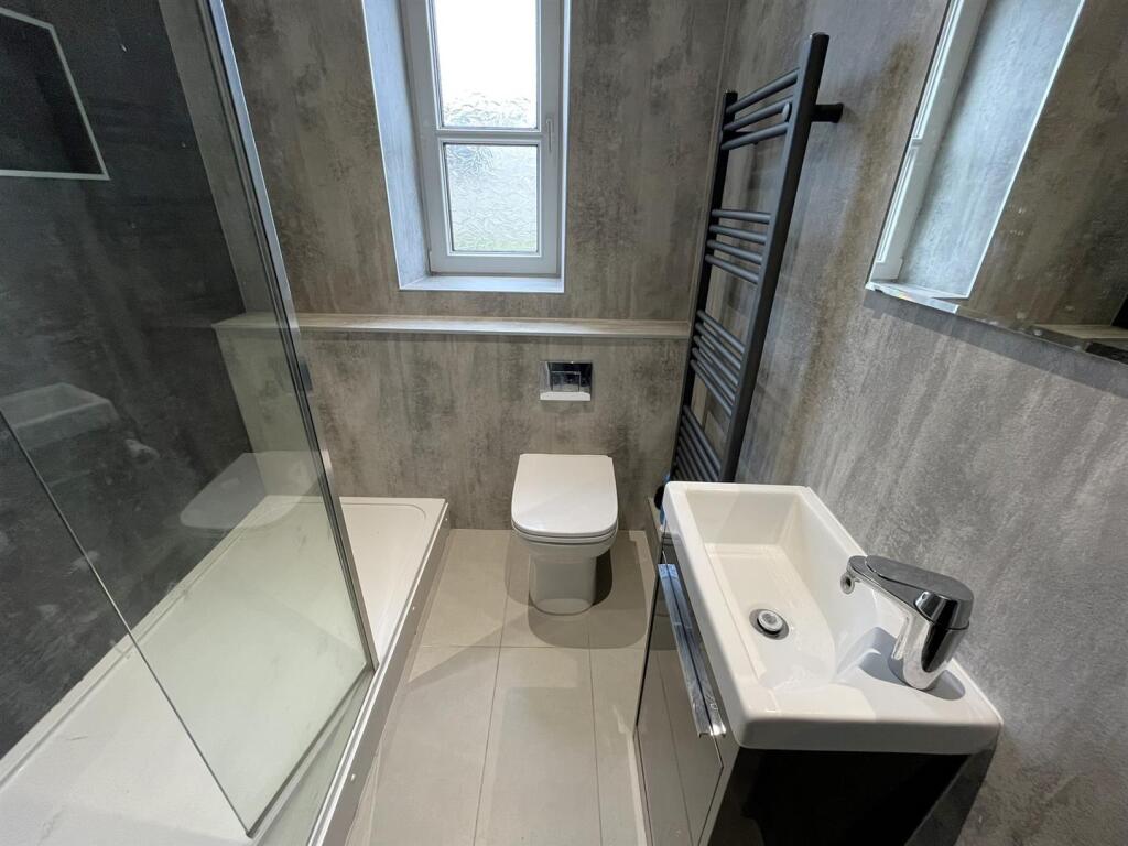 SHOWER ROOM