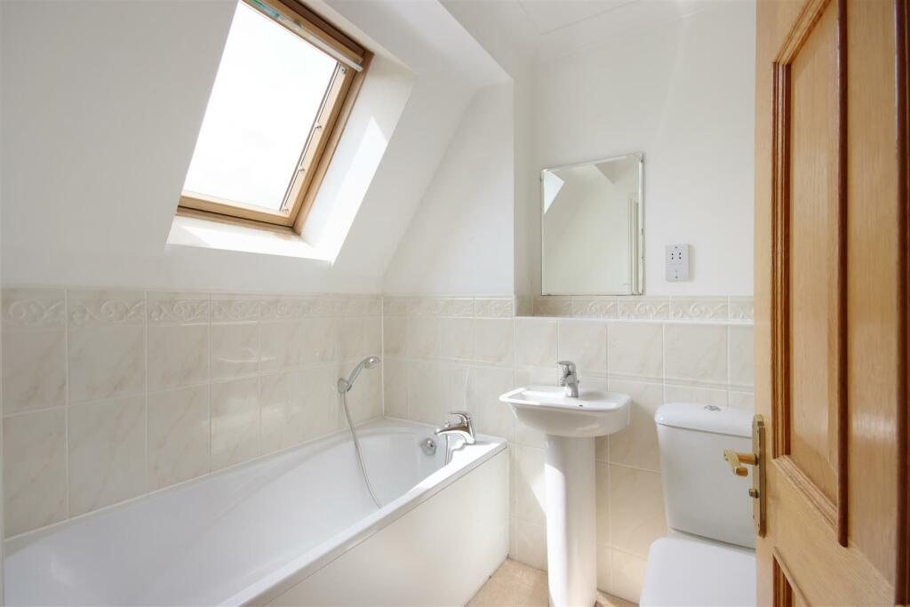 ENSUITE BATHROOM