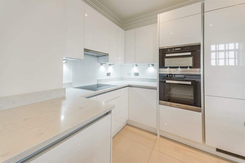 8317621-interior15.jpg